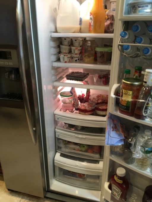 https://www.mold-advisor.com/images/black-mold-in-refrigerator.jpg